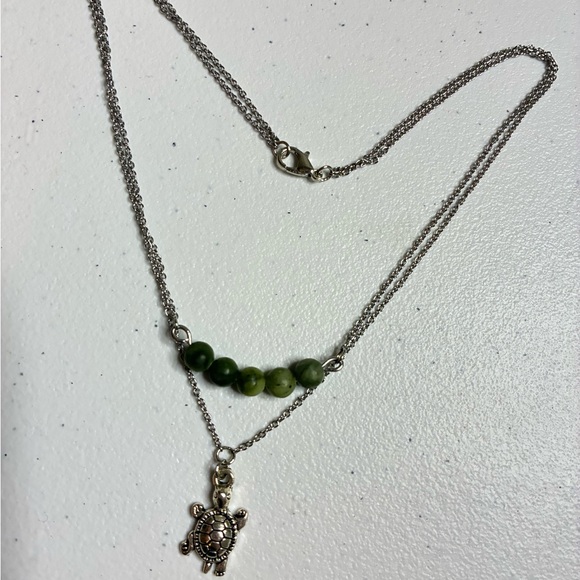 Green Bead Charm and Turtle Pendant Necklace 💚 - Picture 4 of 6
